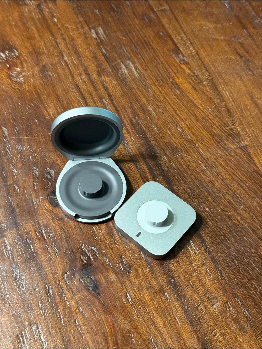 Oura Silver Magnetic Charging Dock and Charging Travel Case